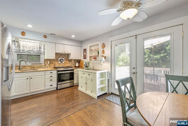 17 Canterbury Road, Ringwood, NJ 07456