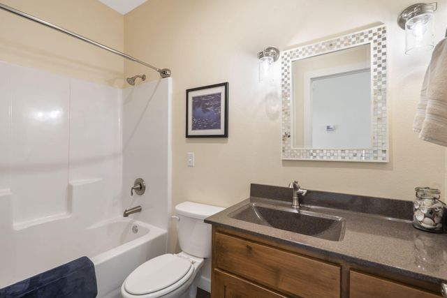 64 Ridgemont Circle, Branson West, MO 65737