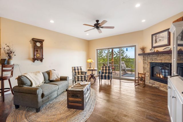 64 Ridgemont Circle, Branson West, MO 65737