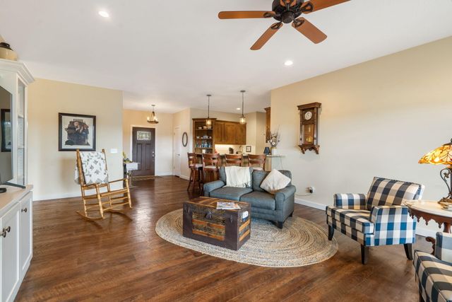 64 Ridgemont Circle, Branson West, MO 65737