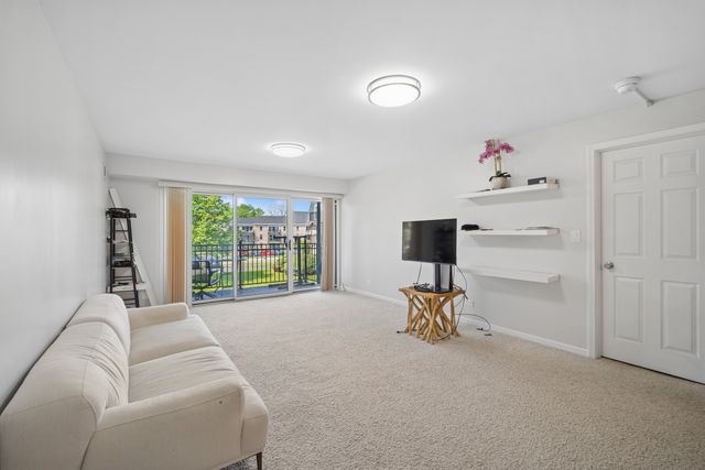 5200 Carriageway Drive 214, Rolling Meadows, IL 60008