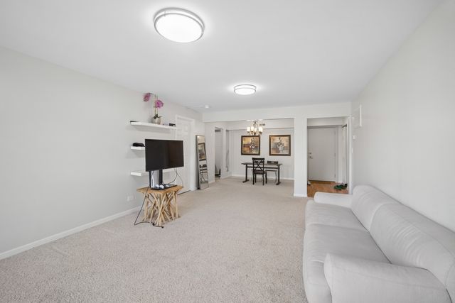 5200 Carriageway Drive 214, Rolling Meadows, IL 60008