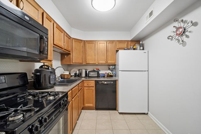 5200 Carriageway Drive 214, Rolling Meadows, IL 60008