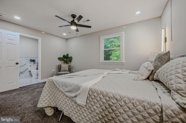 136 HEDGEWICK DR, Newark, DE 19702