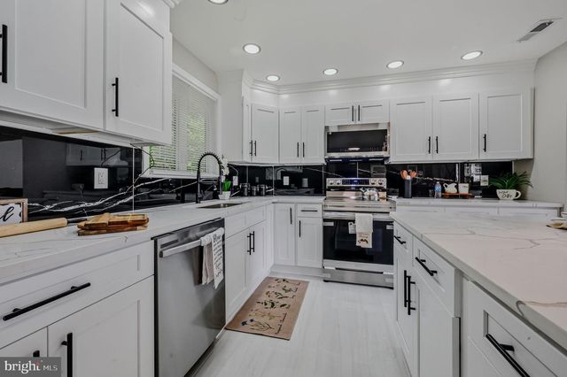 136 HEDGEWICK DR, Newark, DE 19702