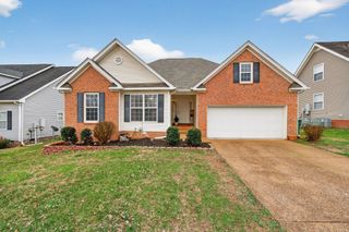 1013 Persimmon Dr, Spring Hill, TN 37174