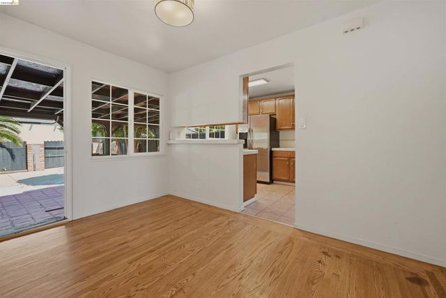 963 Devon Dr, Hayward, CA 94542