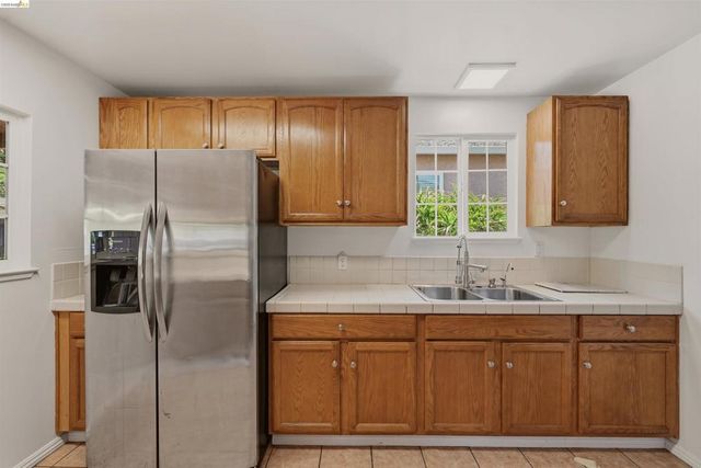 963 Devon Dr, Hayward, CA 94542
