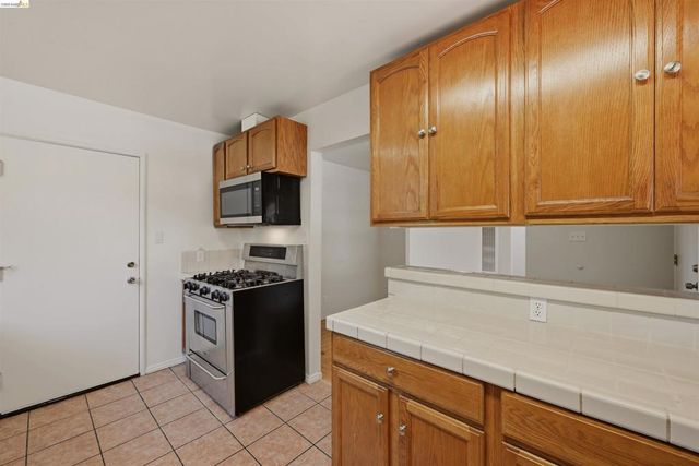 963 Devon Dr, Hayward, CA 94542