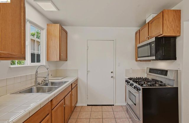 963 Devon Dr, Hayward, CA 94542