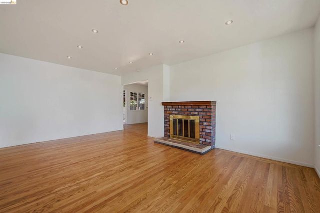 963 Devon Dr, Hayward, CA 94542