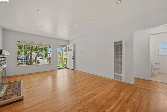 963 Devon Dr, Hayward, CA 94542