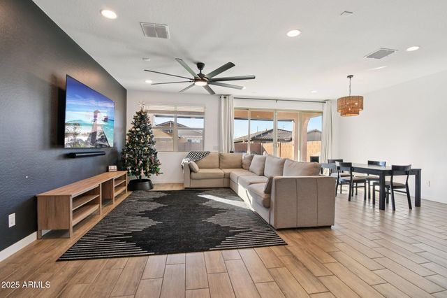 2333 E MEADOWVIEW Drive, Gilbert, AZ 85298