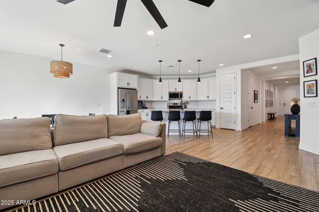 2333 E MEADOWVIEW Drive, Gilbert, AZ 85298