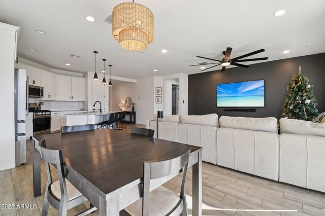 2333 E MEADOWVIEW Drive, Gilbert, AZ 85298