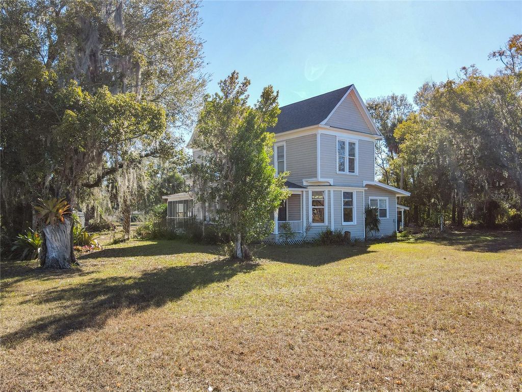 Image 1 of property listing at 304 E MAIN STREET, Bowling Green, FL 33834