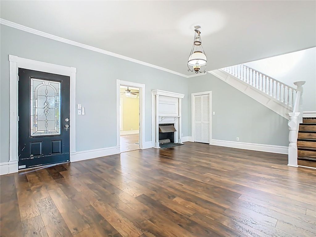 Image 11 of property listing at 304 E MAIN STREET, Bowling Green, FL 33834