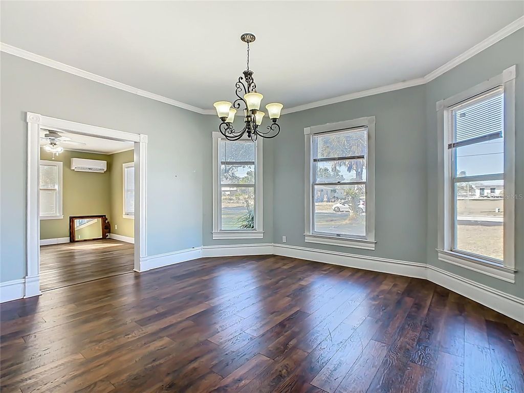 Image 15 of property listing at 304 E MAIN STREET, Bowling Green, FL 33834