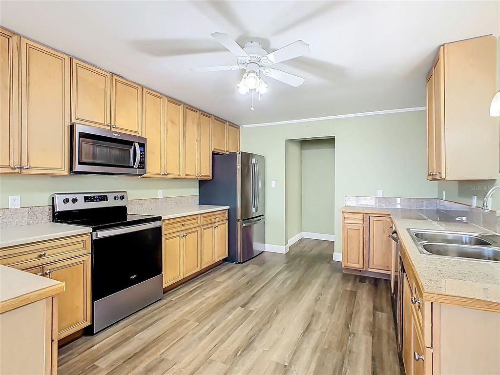 Image 19 of property listing at 304 E MAIN STREET, Bowling Green, FL 33834