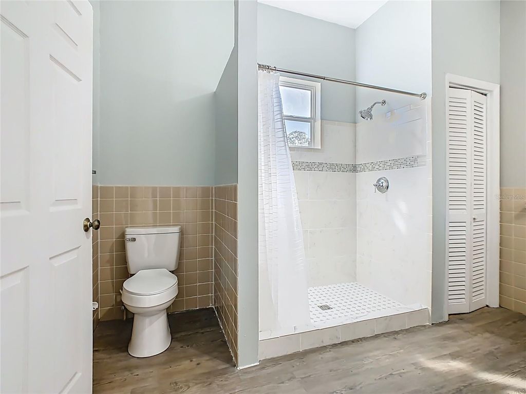 Image 32 of property listing at 304 E MAIN STREET, Bowling Green, FL 33834