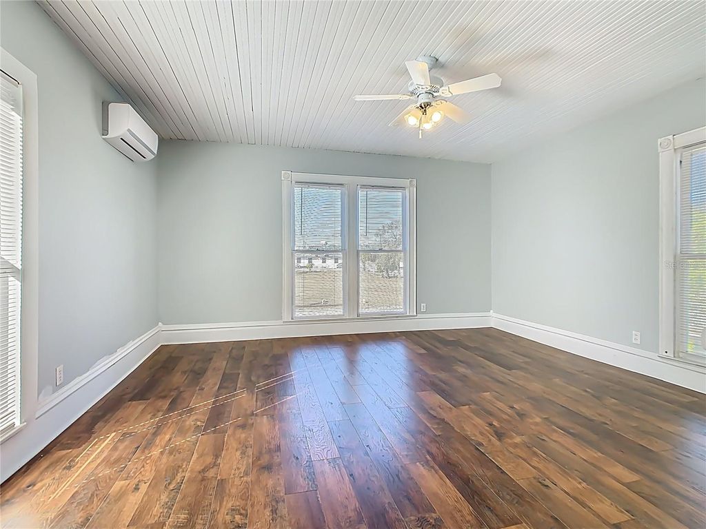 Image 34 of property listing at 304 E MAIN STREET, Bowling Green, FL 33834