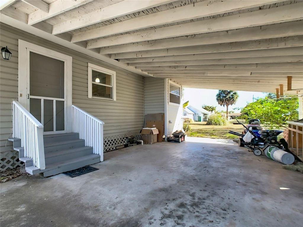 Image 37 of property listing at 304 E MAIN STREET, Bowling Green, FL 33834