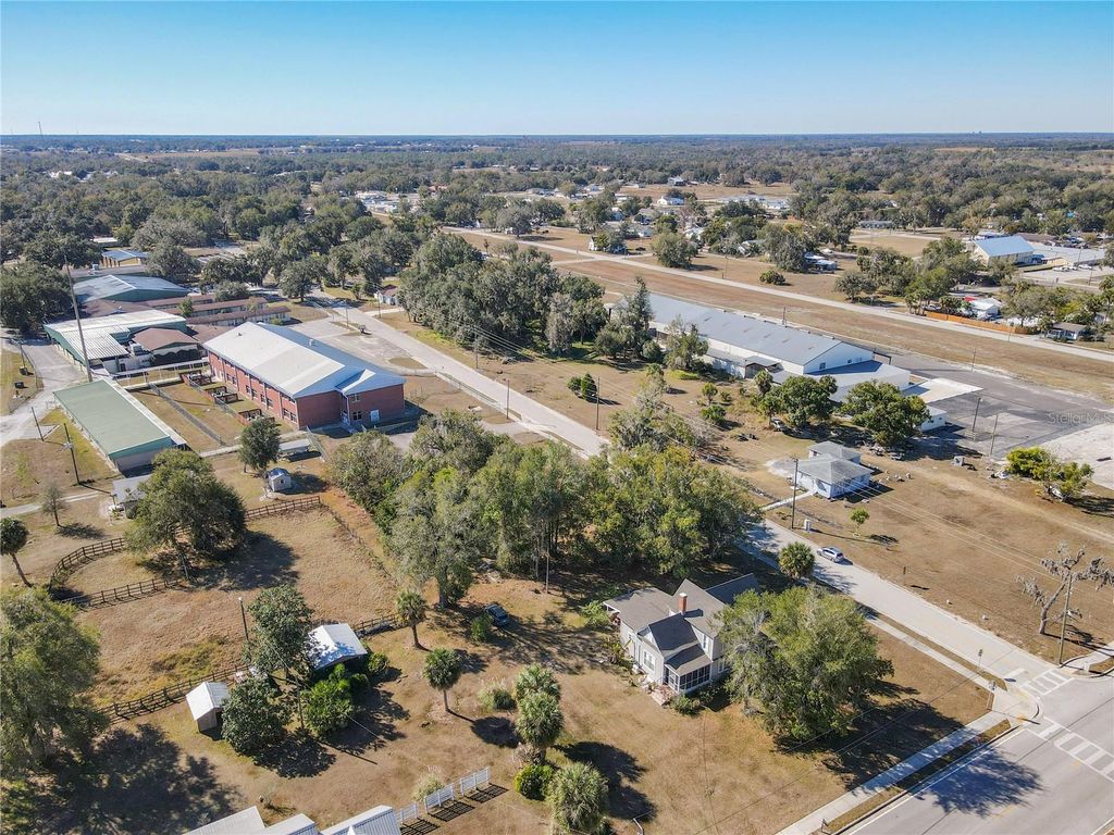 Image 39 of property listing at 304 E MAIN STREET, Bowling Green, FL 33834