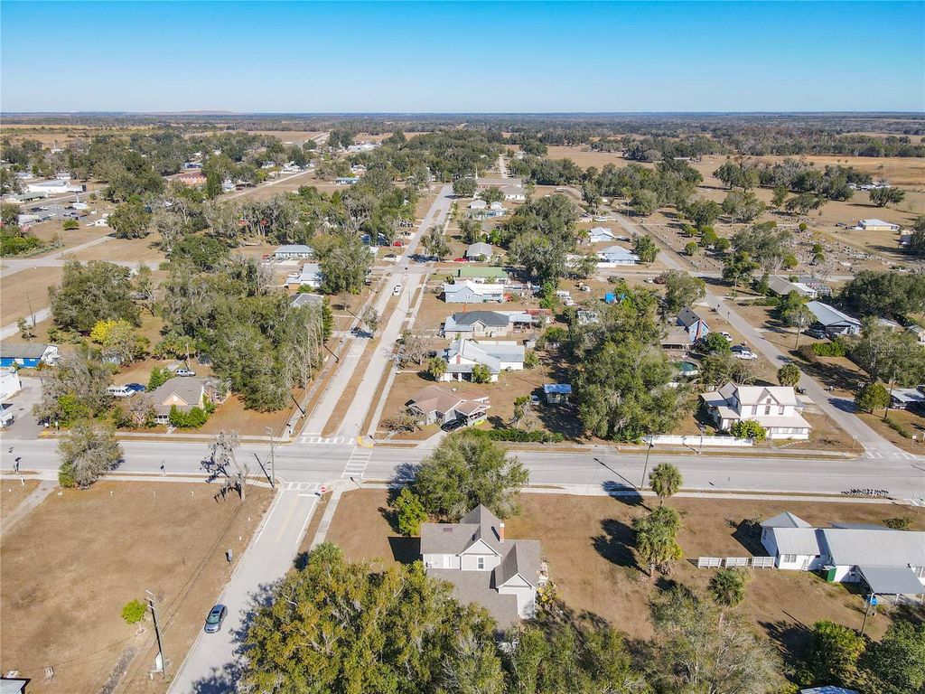 Image 41 of property listing at 304 E MAIN STREET, Bowling Green, FL 33834