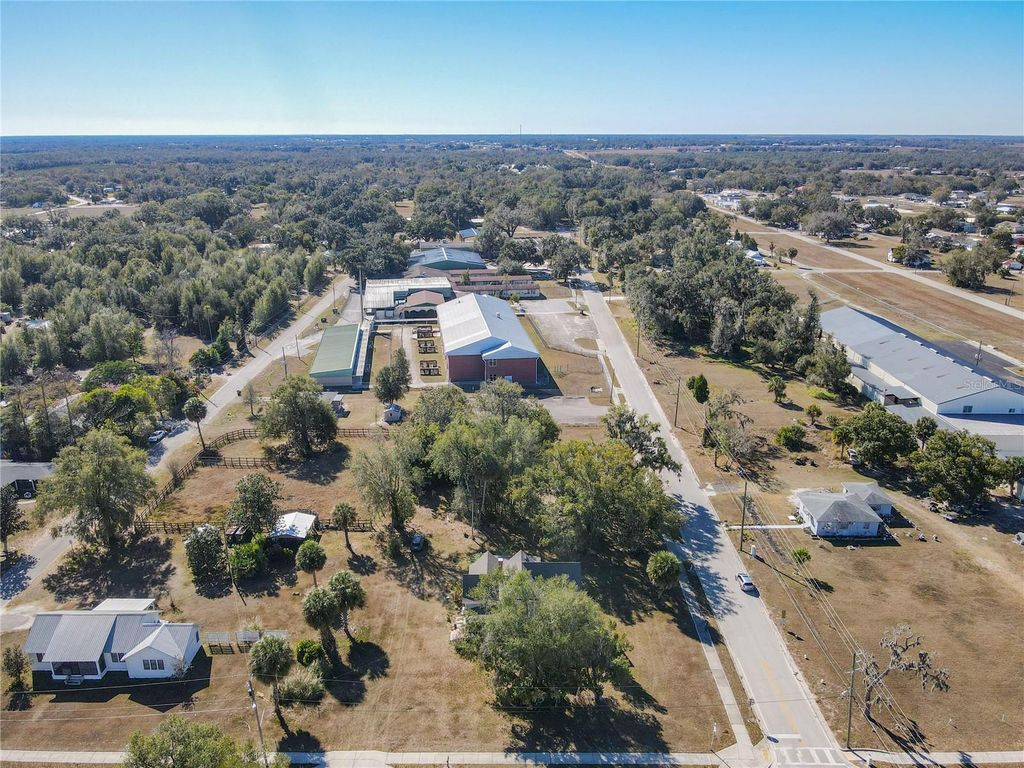 Image 42 of property listing at 304 E MAIN STREET, Bowling Green, FL 33834