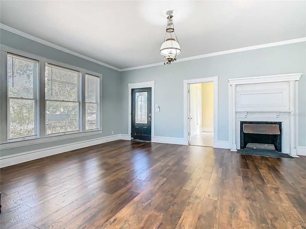 Image 10 of property listing at 304 E MAIN STREET, Bowling Green, FL 33834