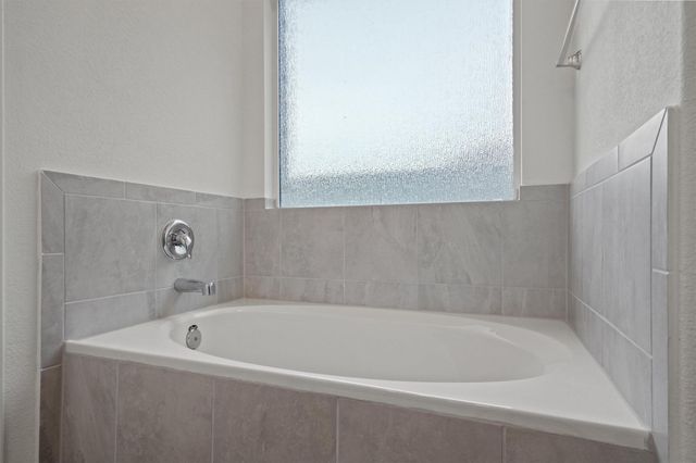 424 Wolf Springs RD, Georgetown, TX 78628