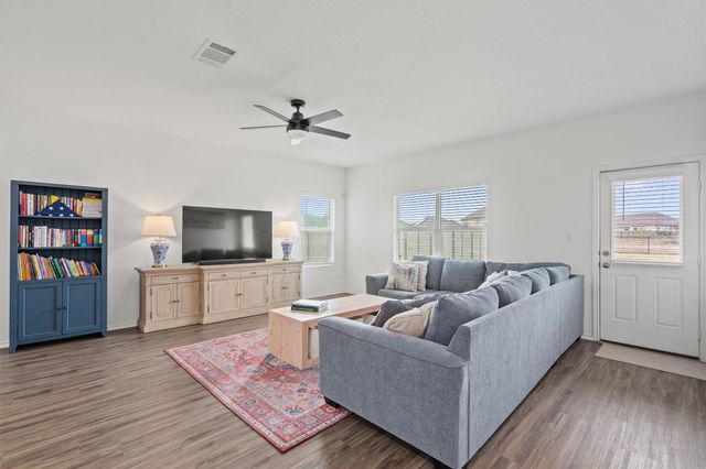 424 Wolf Springs RD, Georgetown, TX 78628