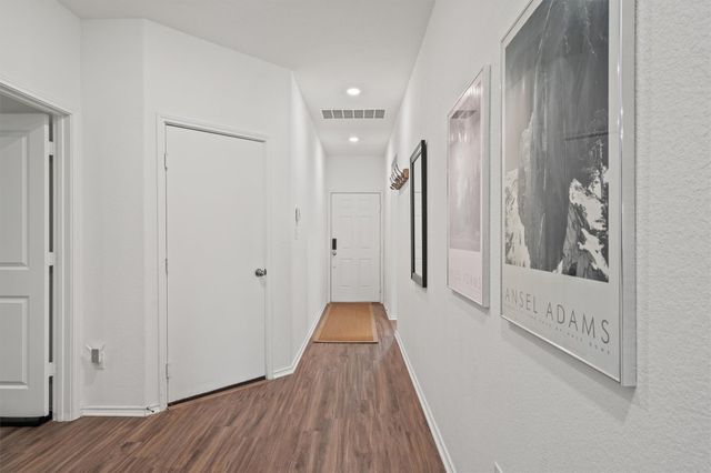 424 Wolf Springs RD, Georgetown, TX 78628