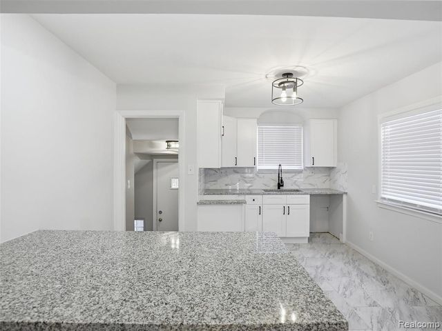 18684 Murray Hill Street, Detroit, MI 48235