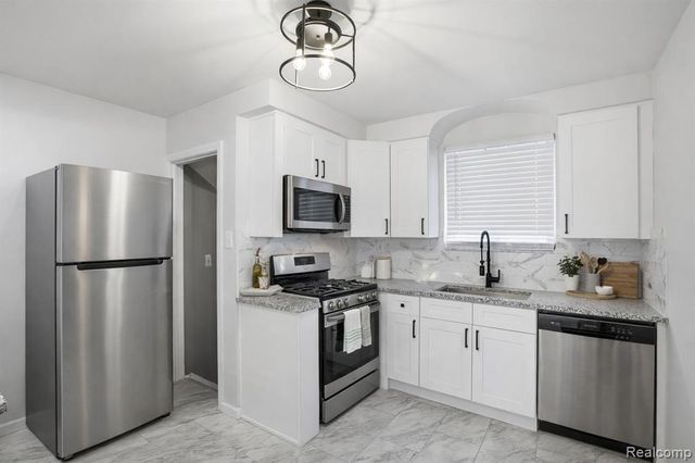 18684 Murray Hill Street, Detroit, MI 48235