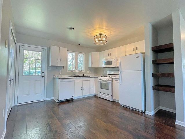 136-140 Meadows Circle, Crown Point, IN 46307