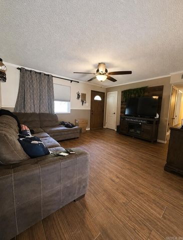 6622 Garvin Dr, Benton, AR 72019