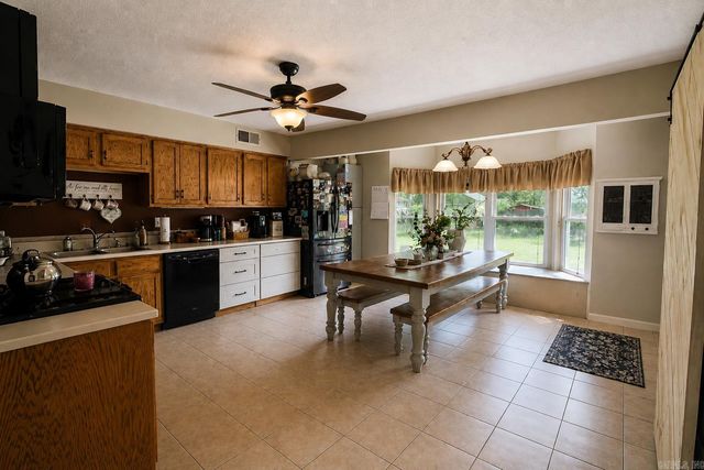 6622 Garvin Dr, Benton, AR 72019