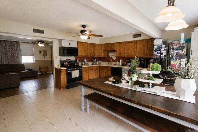 6622 Garvin Dr, Benton, AR 72019