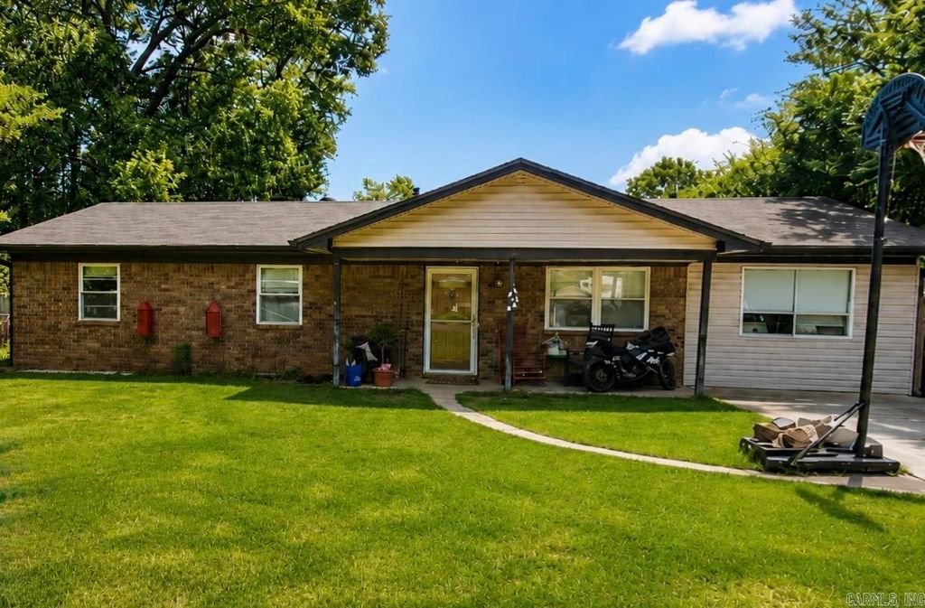 6622 Garvin Dr, Benton, AR 72019