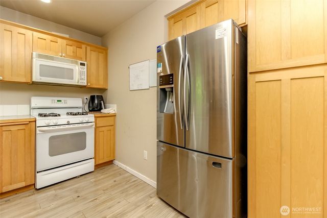 9506 10th Street E, Tacoma, WA 98445