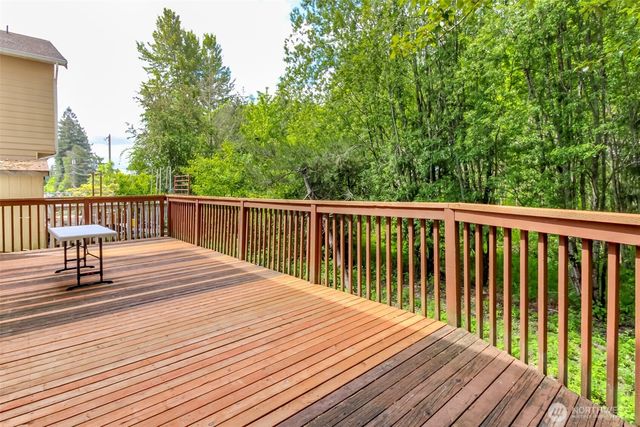 9506 10th Street E, Tacoma, WA 98445