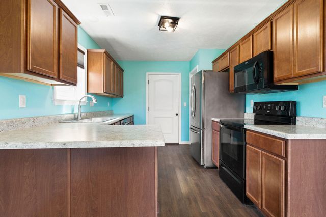 135 Travis Street, Hollister, MO 65672