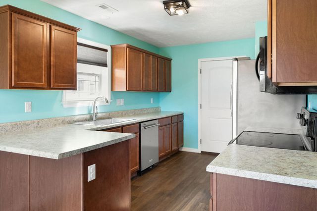 135 Travis Street, Hollister, MO 65672