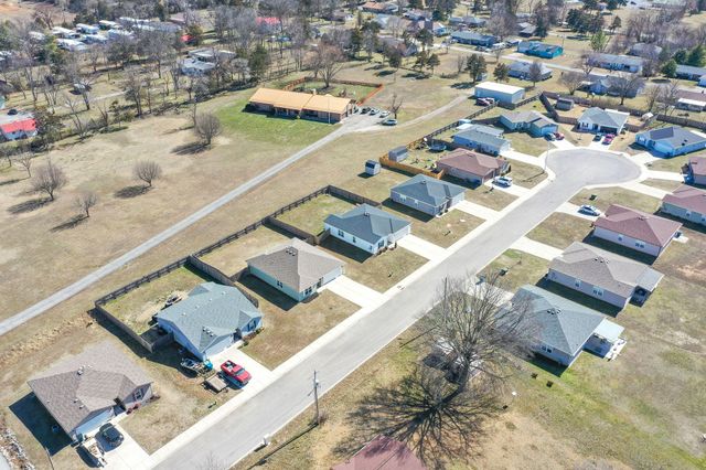 135 Travis Street, Hollister, MO 65672