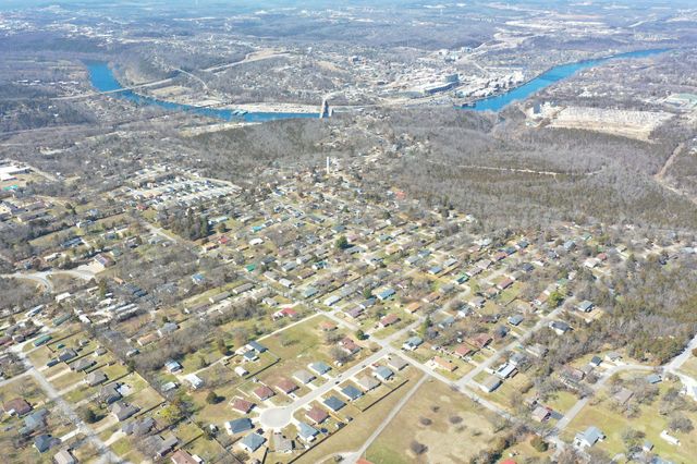 135 Travis Street, Hollister, MO 65672