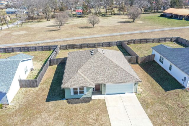 135 Travis Street, Hollister, MO 65672