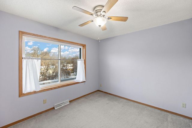 402 25th Street SW, Rochester, MN 55902