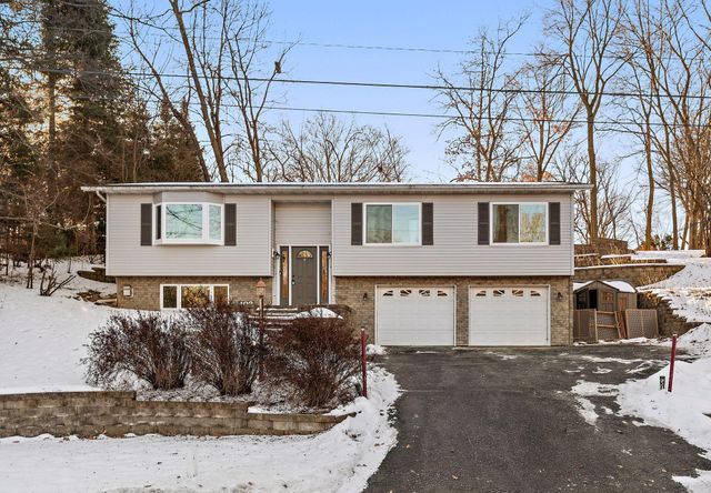 402 25th Street SW, Rochester, MN 55902