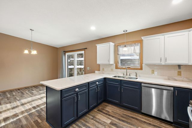 402 25th Street SW, Rochester, MN 55902